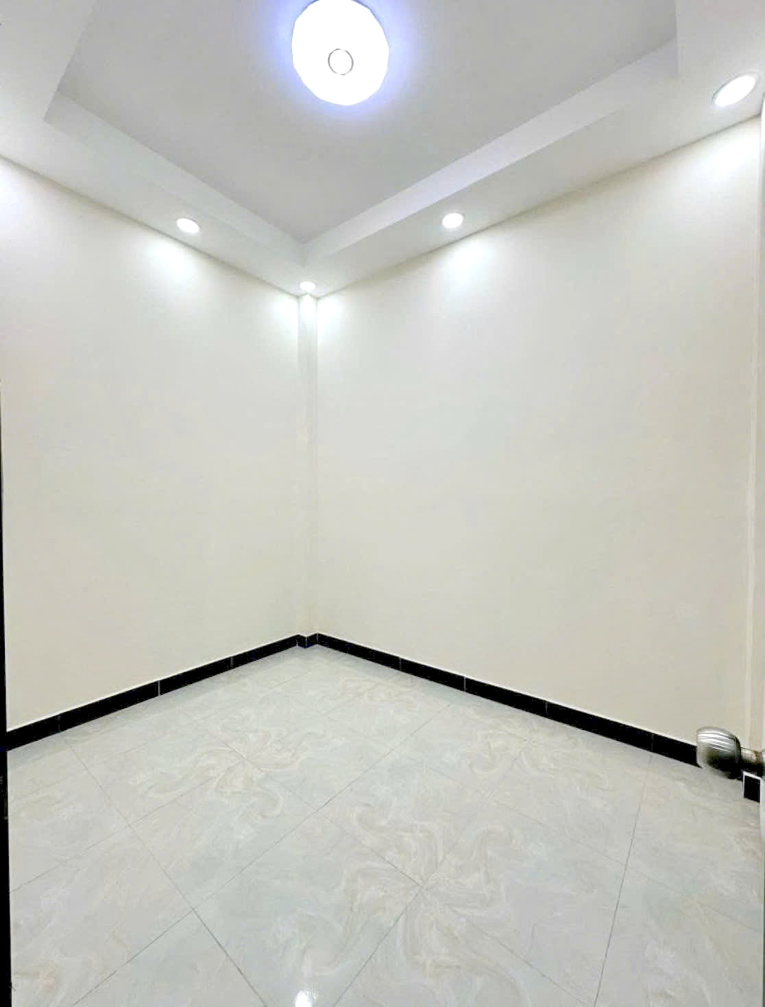 Bán nhà mới 2 lầu gần MT đường Dương Bá Trạc P.2 Quận 8